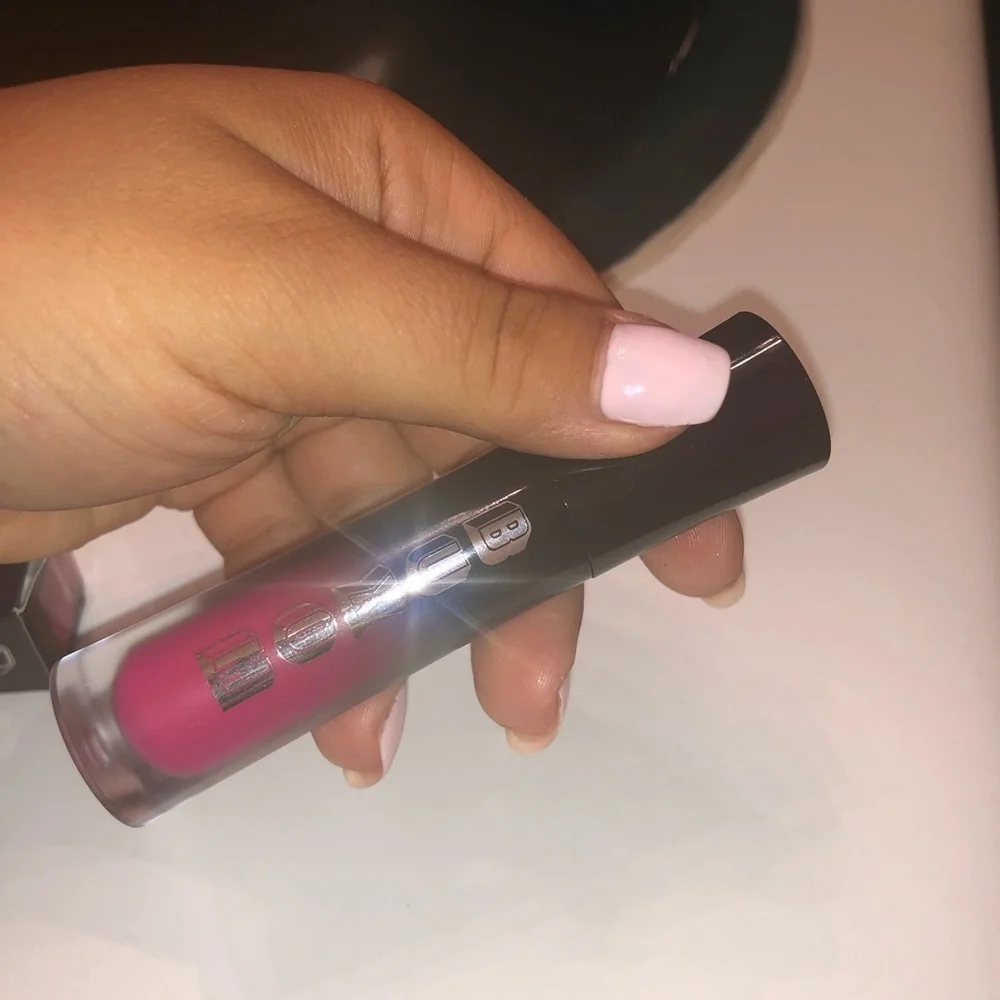 NIB BUXOM EXHIBITIONIST LIQUID LIPSTICK